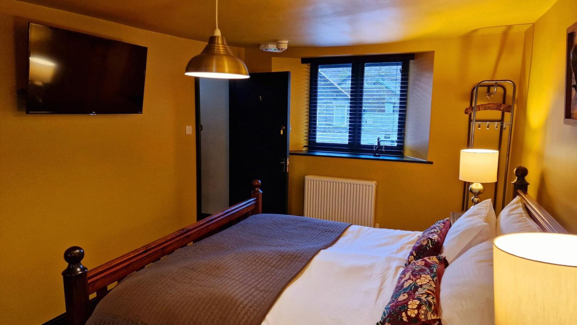 Y Gwydyr Hotel - Dolwyddelan エクステリア 写真