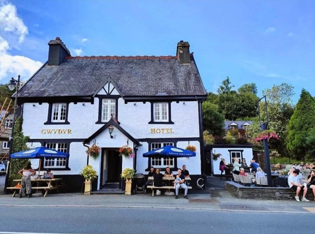 Y Gwydyr Hotel - Dolwyddelan エクステリア 写真