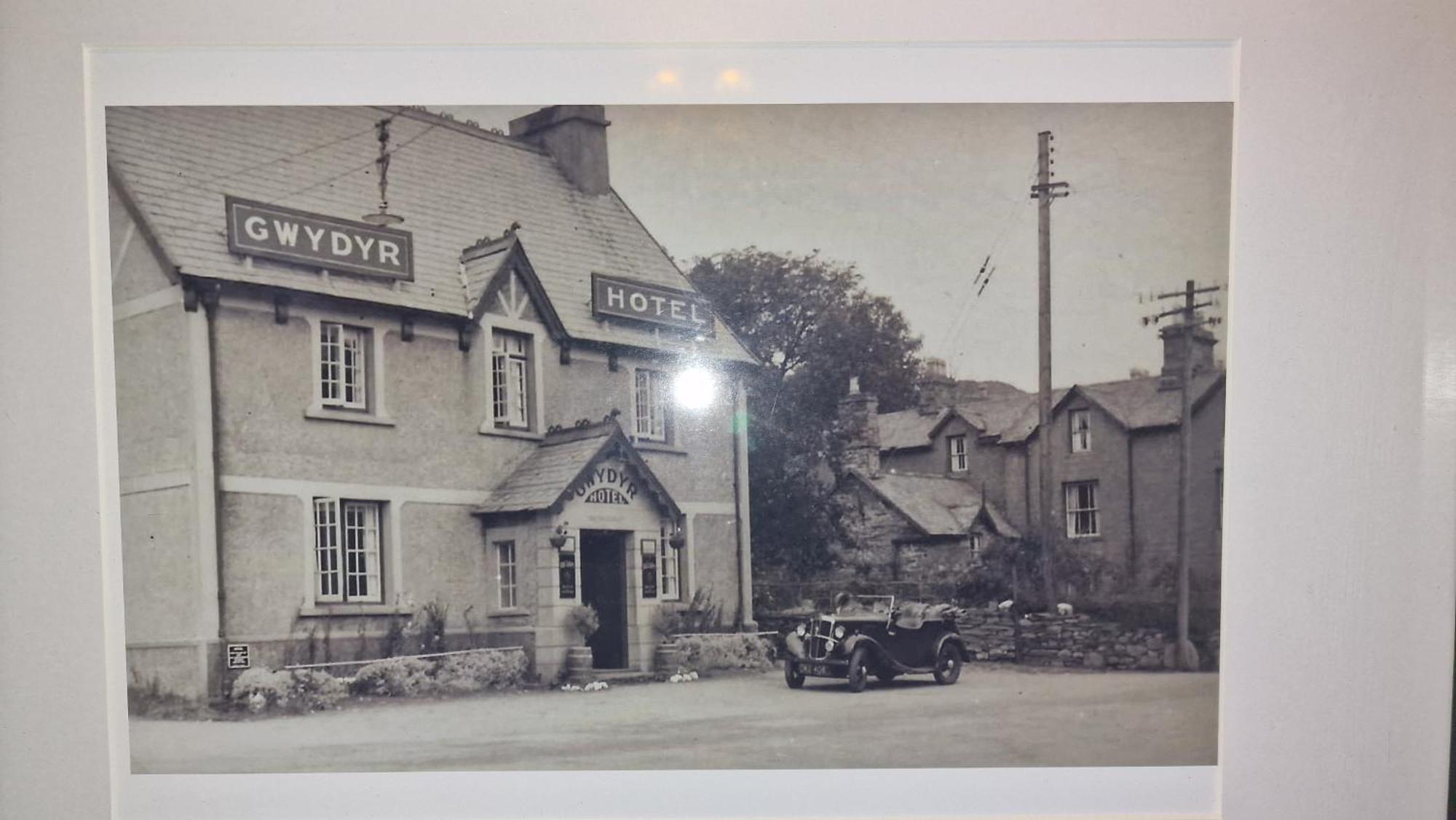 Y Gwydyr Hotel - Dolwyddelan エクステリア 写真