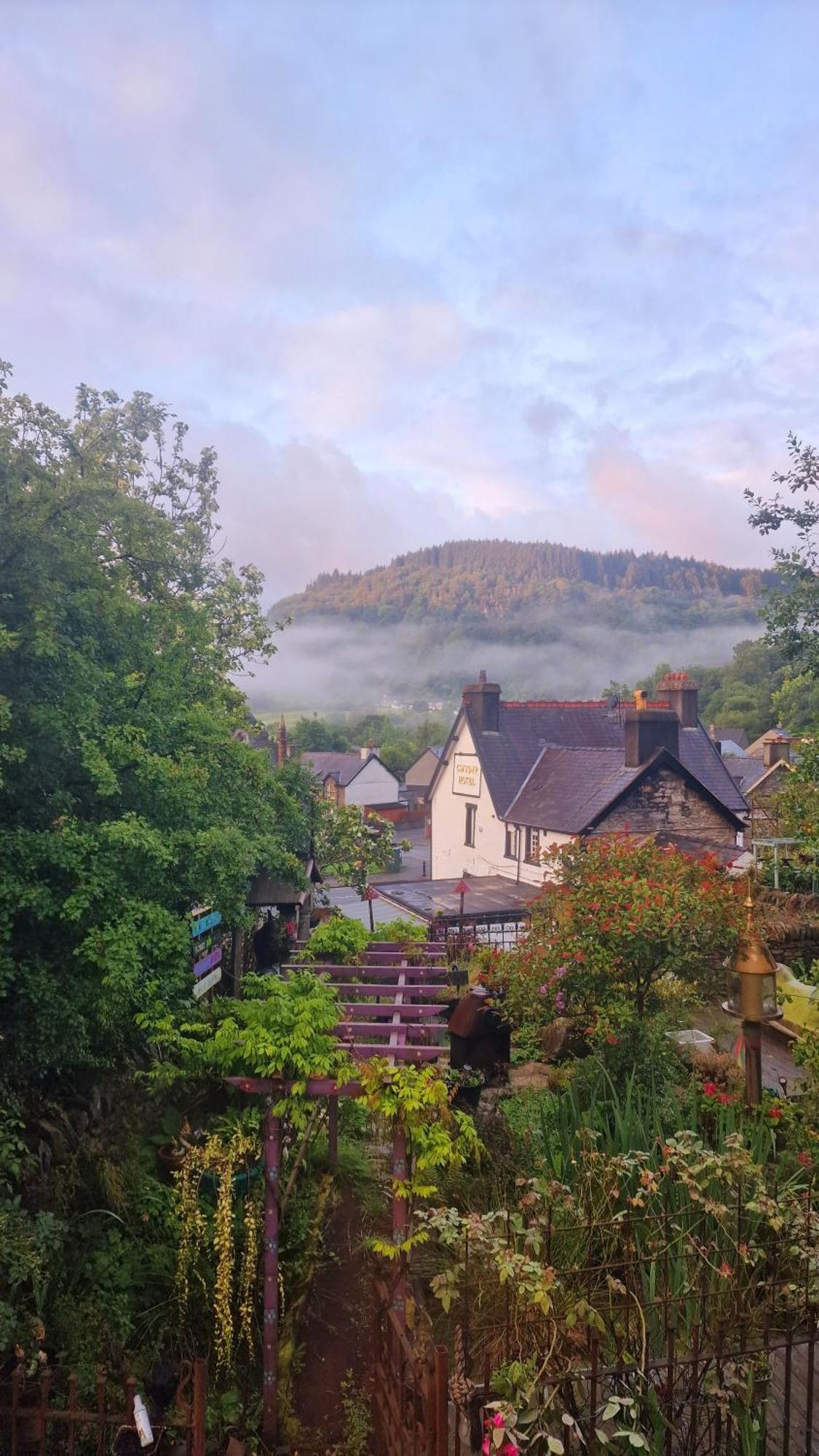 Y Gwydyr Hotel - Dolwyddelan エクステリア 写真