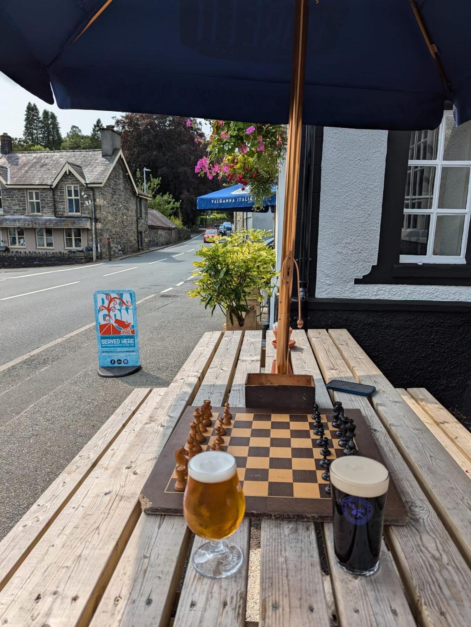 Y Gwydyr Hotel - Dolwyddelan エクステリア 写真