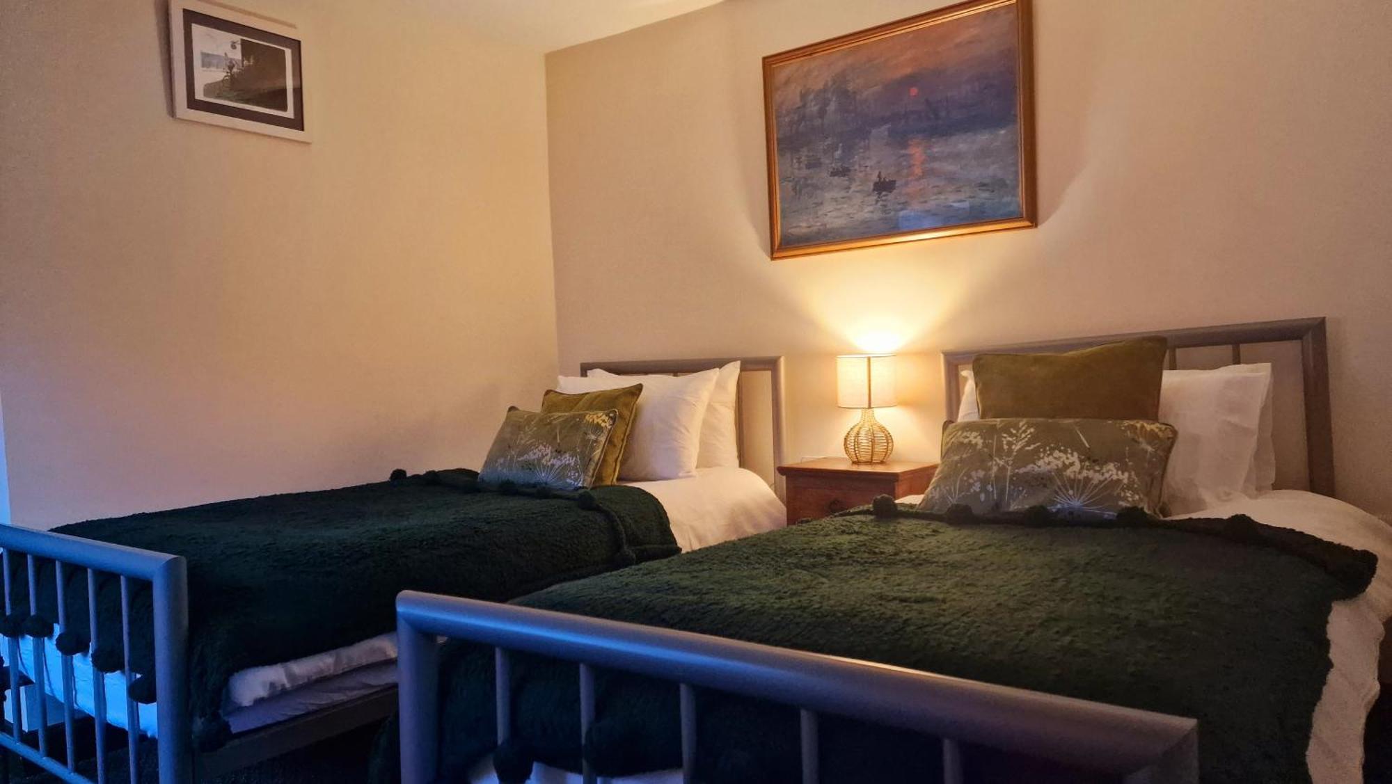 Y Gwydyr Hotel - Dolwyddelan エクステリア 写真